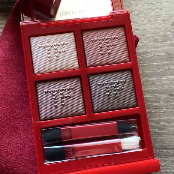 New Tom Ford Eyeshadow Quad in Body Heat - Picture 2 of 9